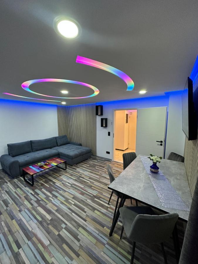 Modern Apartments Neuburg T - Top - 2 Zimmer, Badewanne, Balkon, Parkplatz, Kueche, Wi-Fi, Tv Neuburg an Der Donau Exterior foto